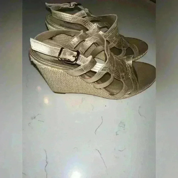 Antonio Melani Gold Strap Platform Wedge Espadrilles Sandals Sz 7 Shoes - Picture 2 of 4